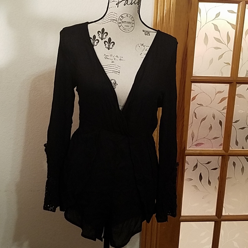 Women's Black Romper w Lace Detail On Sleeves